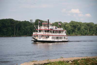 Here Comes A River Boat Down The Mississippi